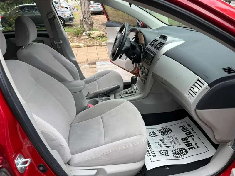 Toyota Corolla LE 4-Speed AT 2012