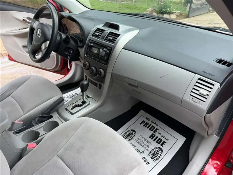 Toyota Corolla LE 4-Speed AT 2012