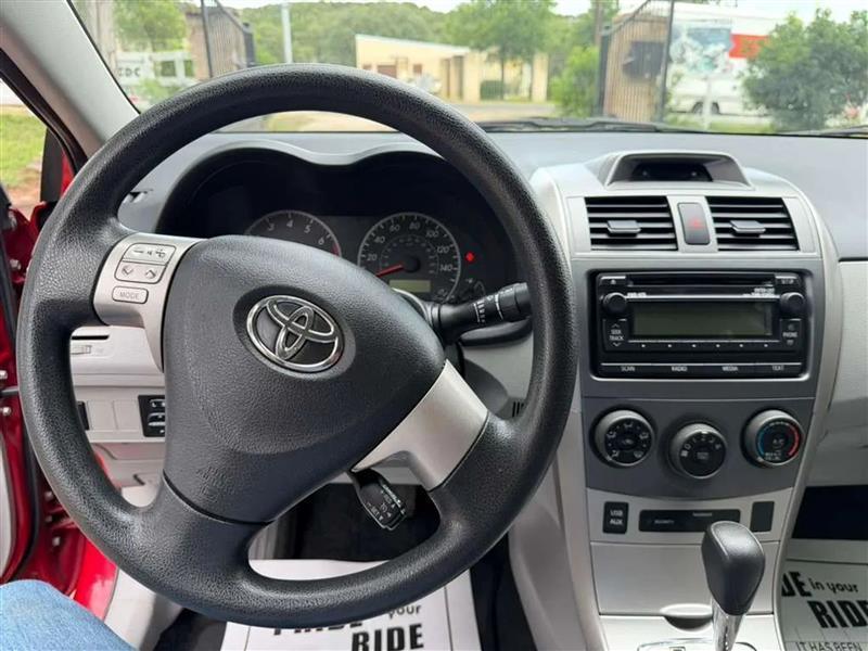 Toyota Corolla LE 4-Speed AT 2012