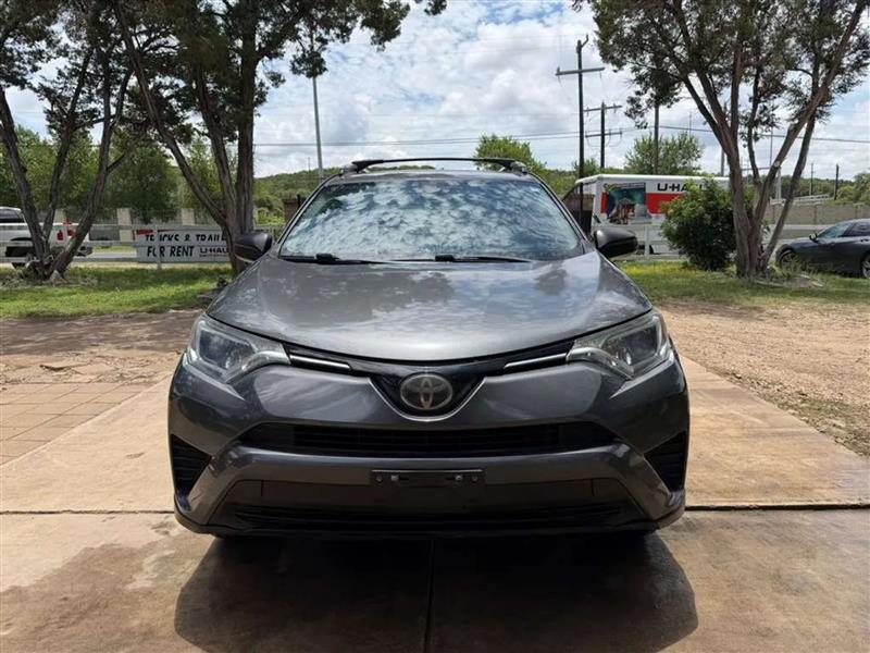 Toyota RAV4 LE AWD 2018