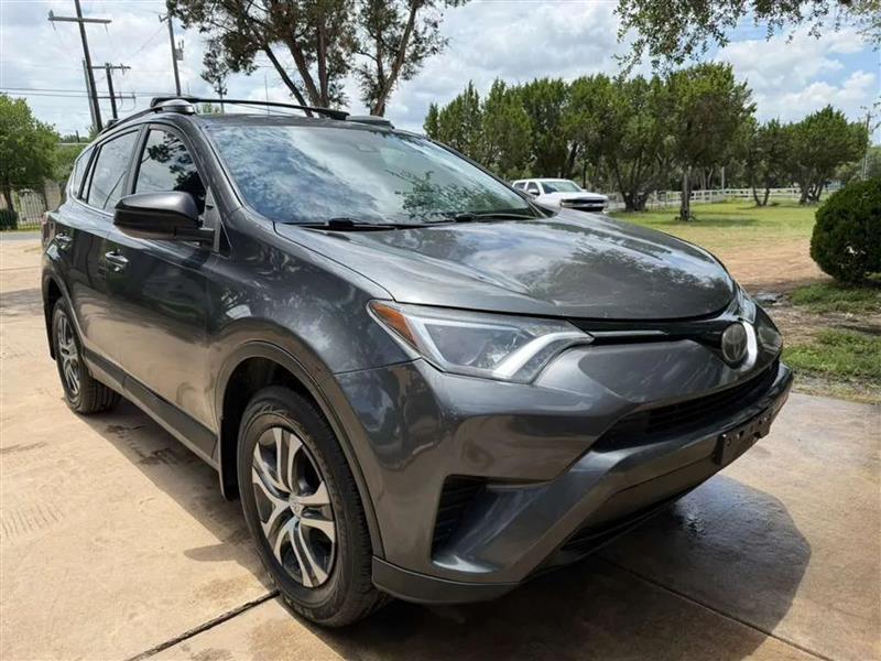 Toyota RAV4 LE AWD 2018