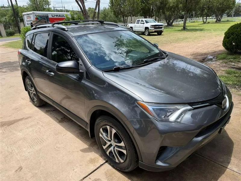 Toyota RAV4 LE AWD 2018