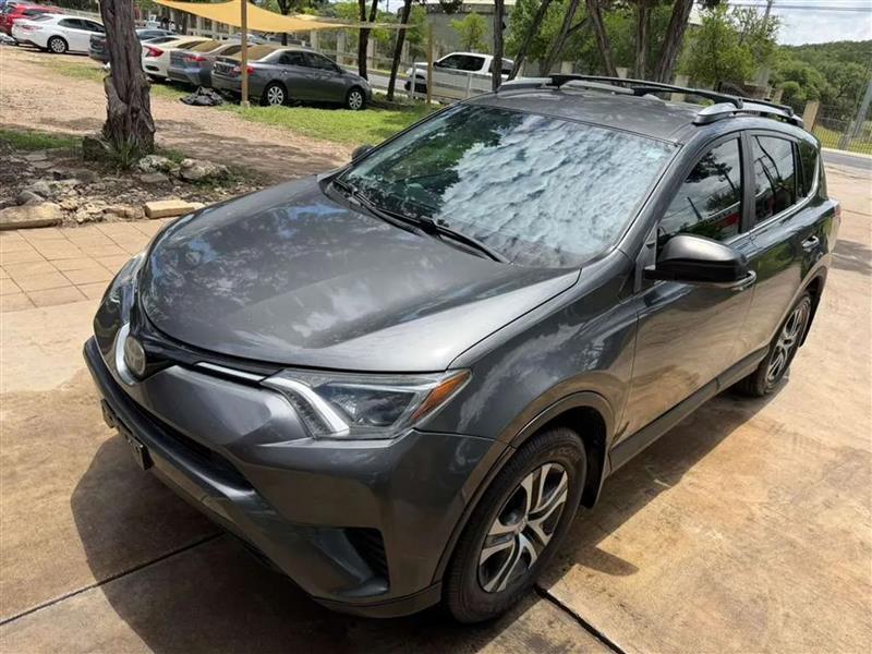 Toyota RAV4 LE AWD 2018