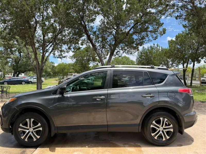 Toyota RAV4 LE AWD 2018