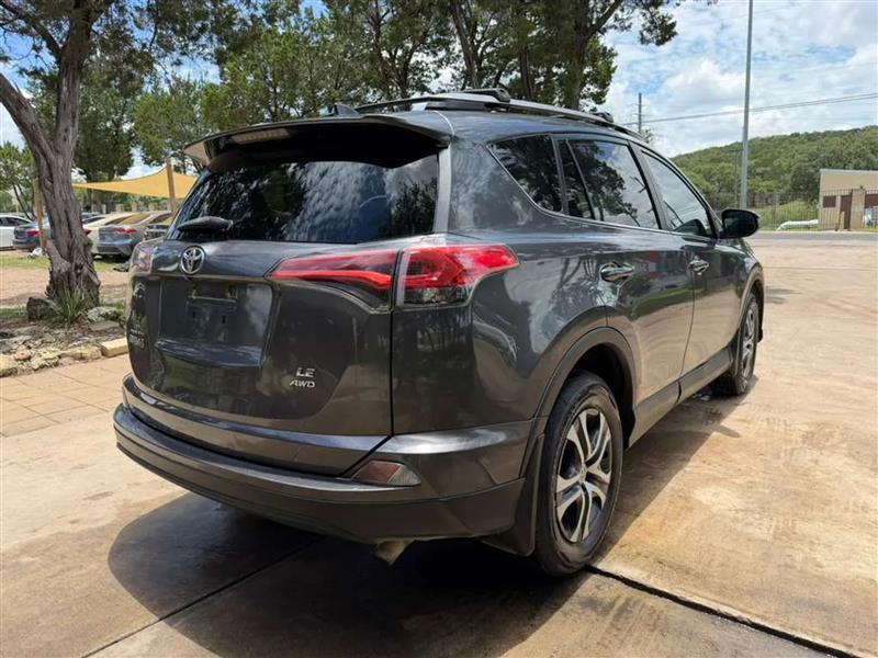 Toyota RAV4 LE AWD 2018