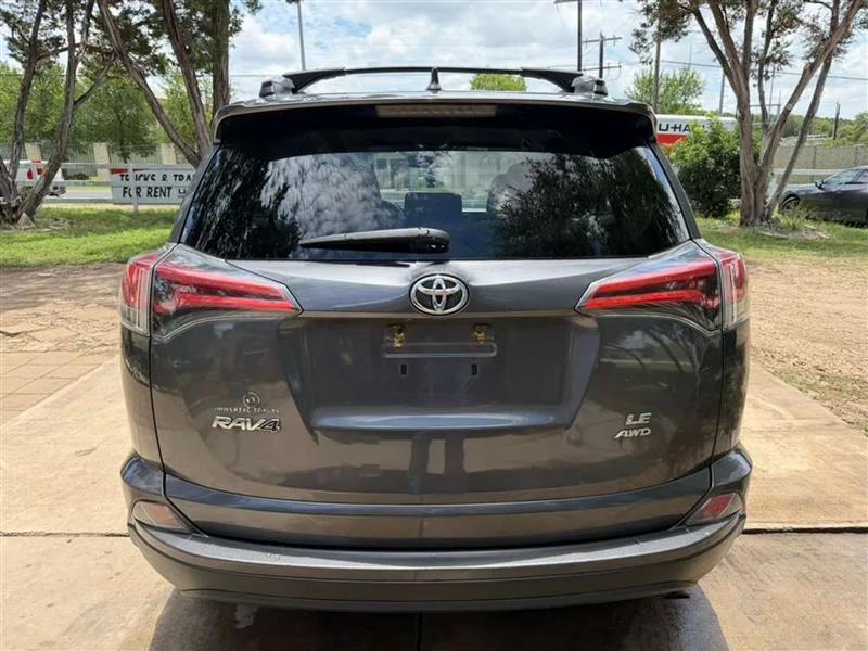 Toyota RAV4 LE AWD 2018