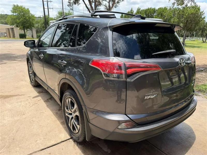 Toyota RAV4 LE AWD 2018
