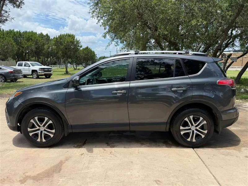 Toyota RAV4 LE AWD 2018