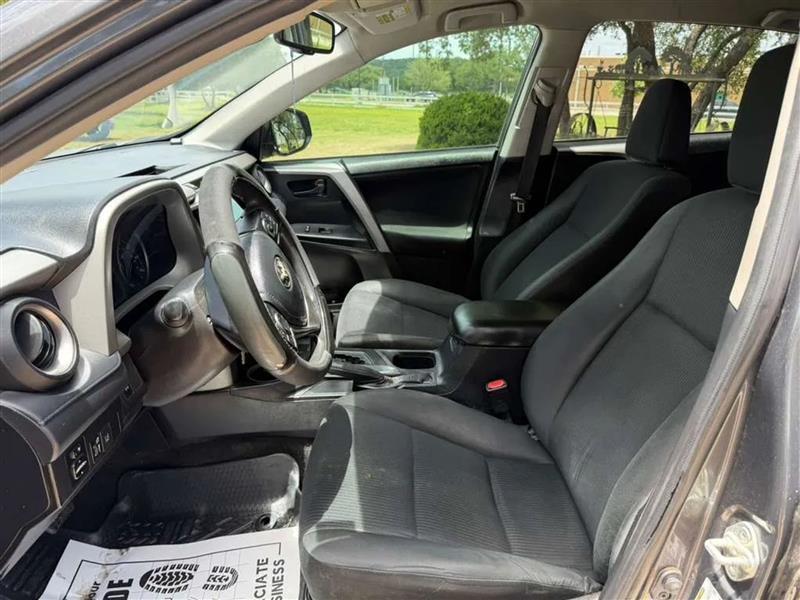 Toyota RAV4 LE AWD 2018