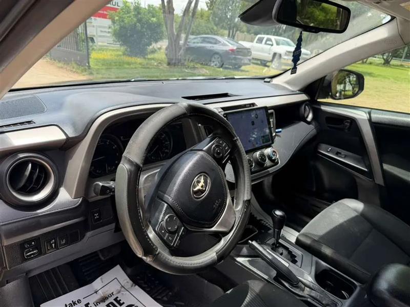 Toyota RAV4 LE AWD 2018