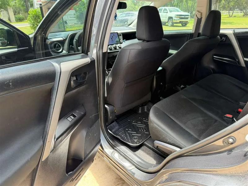 Toyota RAV4 LE AWD 2018