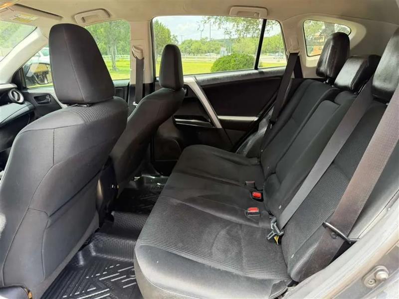 Toyota RAV4 LE AWD 2018