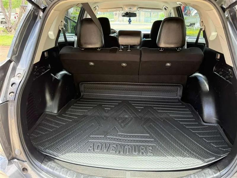 Toyota RAV4 LE AWD 2018