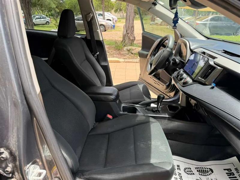Toyota RAV4 LE AWD 2018