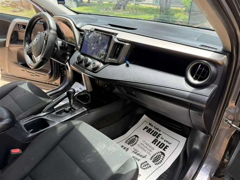 Toyota RAV4 LE AWD 2018