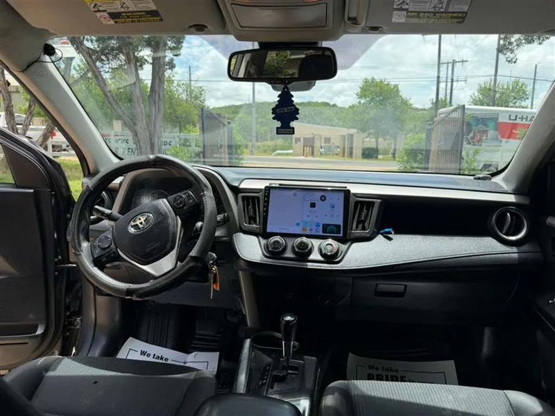 Toyota RAV4 LE AWD 2018