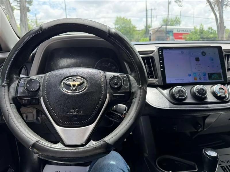 Toyota RAV4 LE AWD 2018