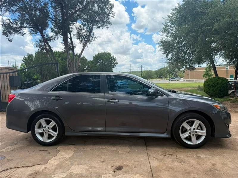Toyota Camry SE 2014