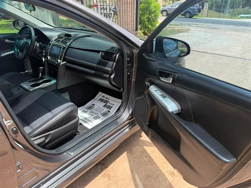 Toyota Camry SE 2014