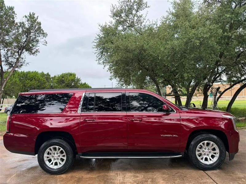 GMC Yukon XL SLT 2WD 2017