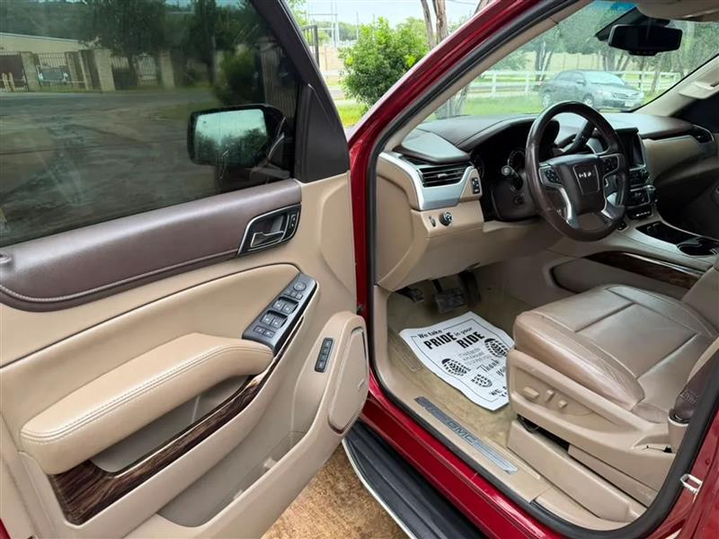 GMC Yukon XL SLT 2WD 2017