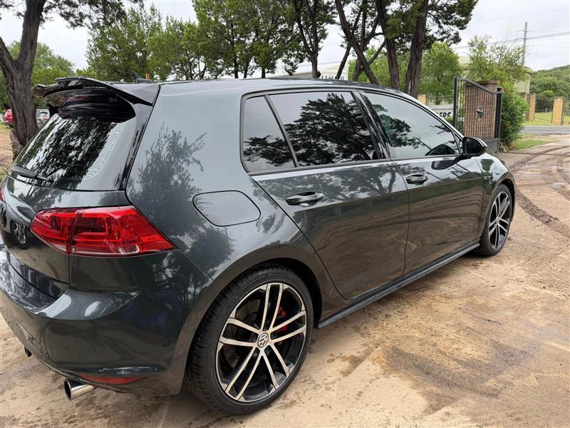 Volkswagen Golf GTI SE 6M 4-Door 2017