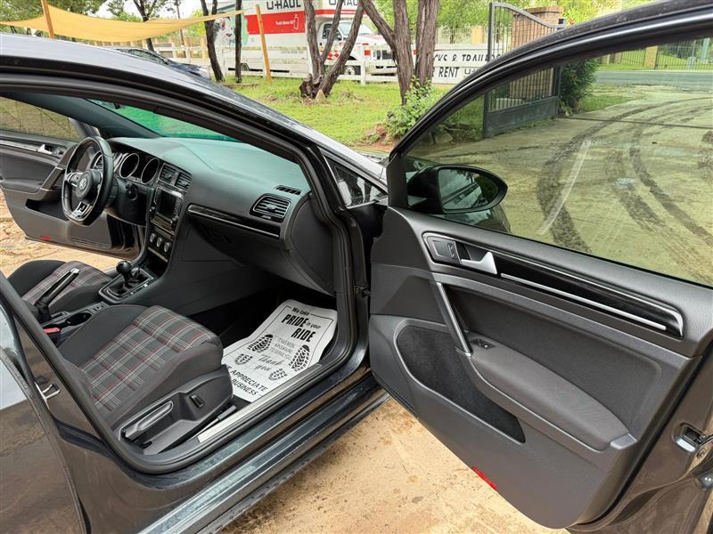 Volkswagen Golf GTI SE 6M 4-Door 2017