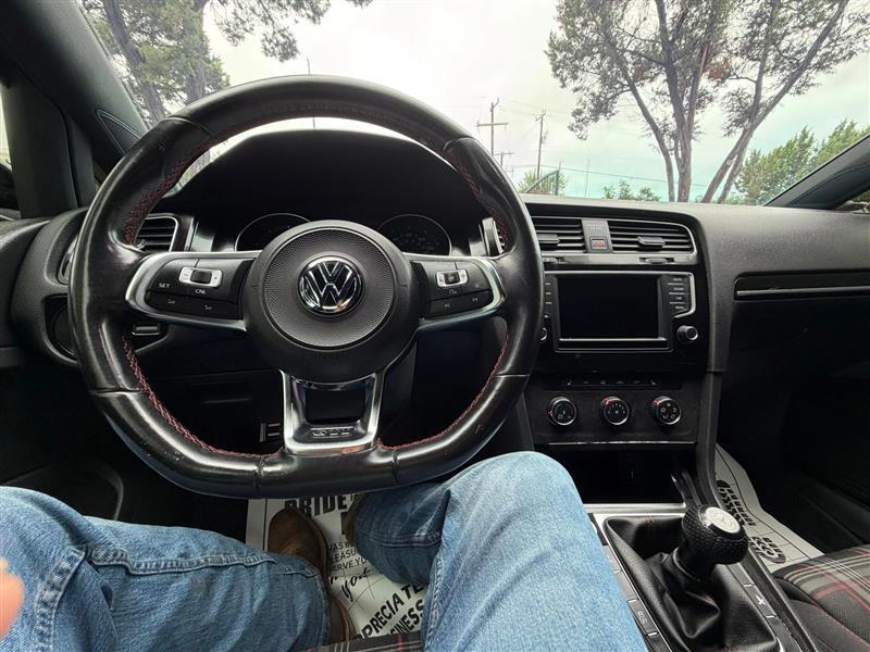 Volkswagen Golf GTI SE 6M 4-Door 2017