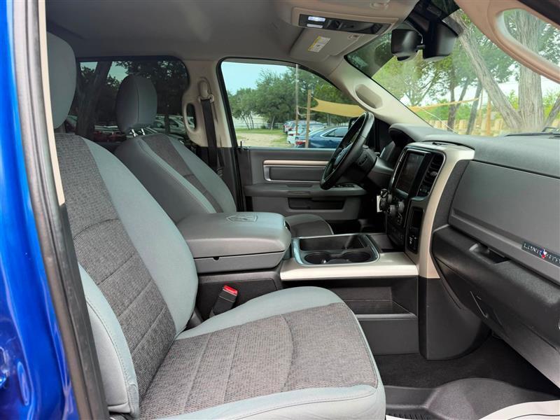 RAM 1500 SLT Crew Cab SWB 2WD 2017