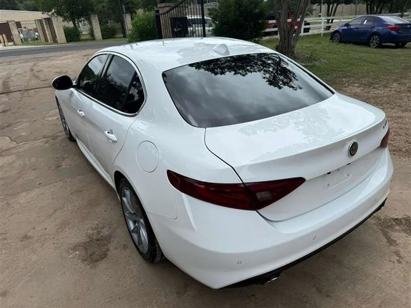 Alfa Romeo Giulia Sprint 2021