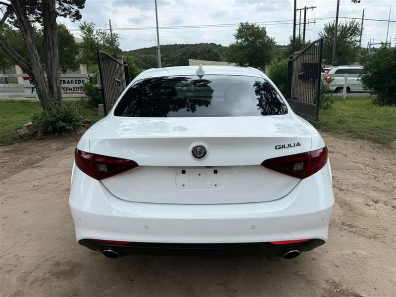Alfa Romeo Giulia Sprint 2021