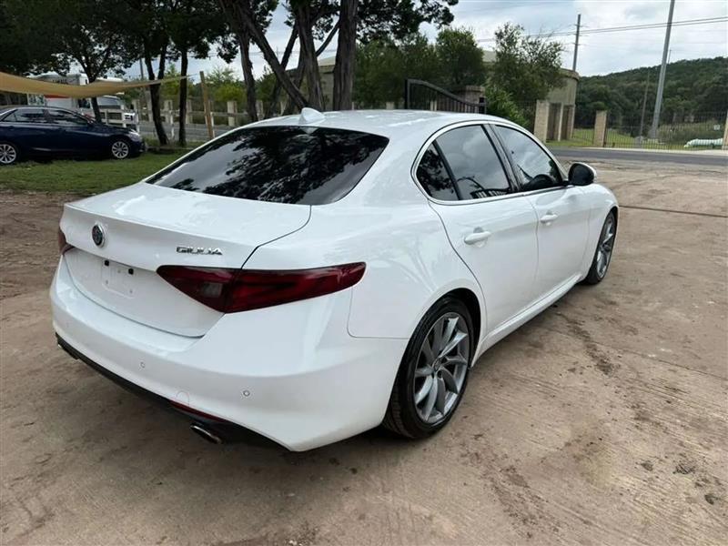 Alfa Romeo Giulia Sprint 2021