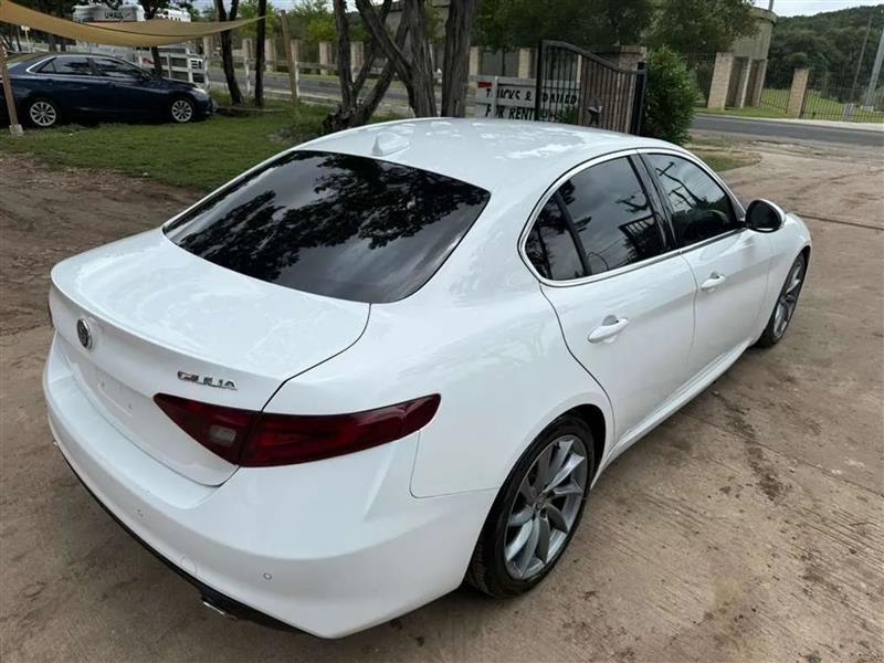 Alfa Romeo Giulia Sprint 2021