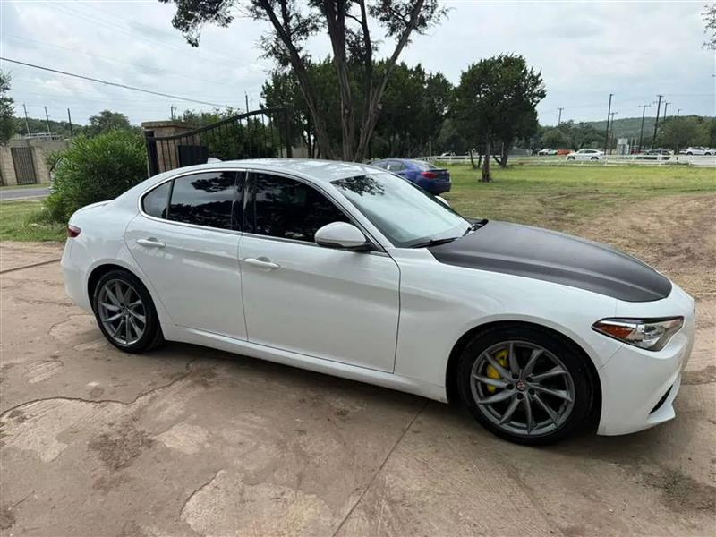 Alfa Romeo Giulia Sprint 2021