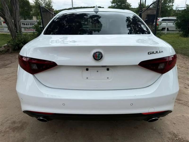Alfa Romeo Giulia Sprint 2021