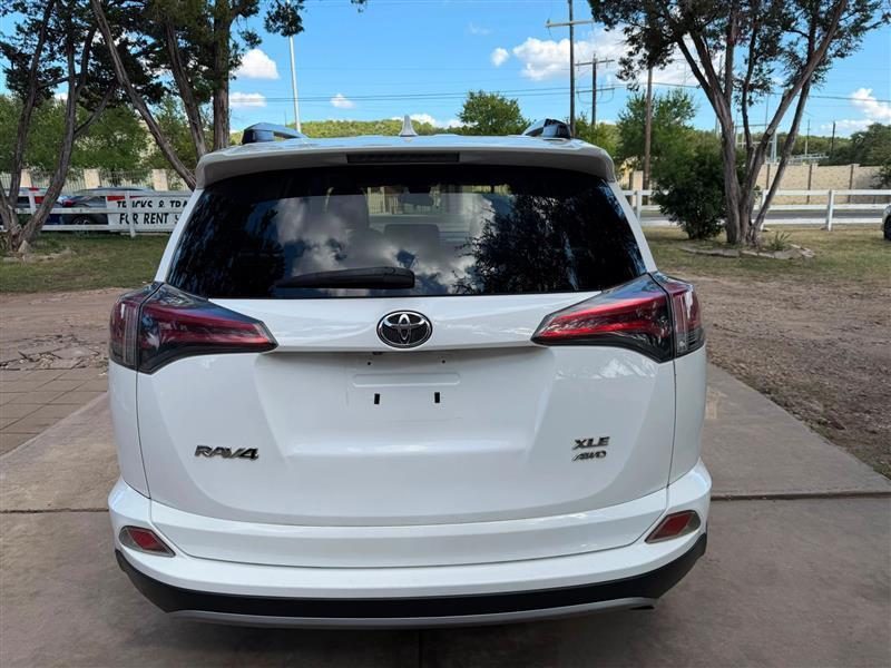 Toyota RAV4 XLE AWD 2018