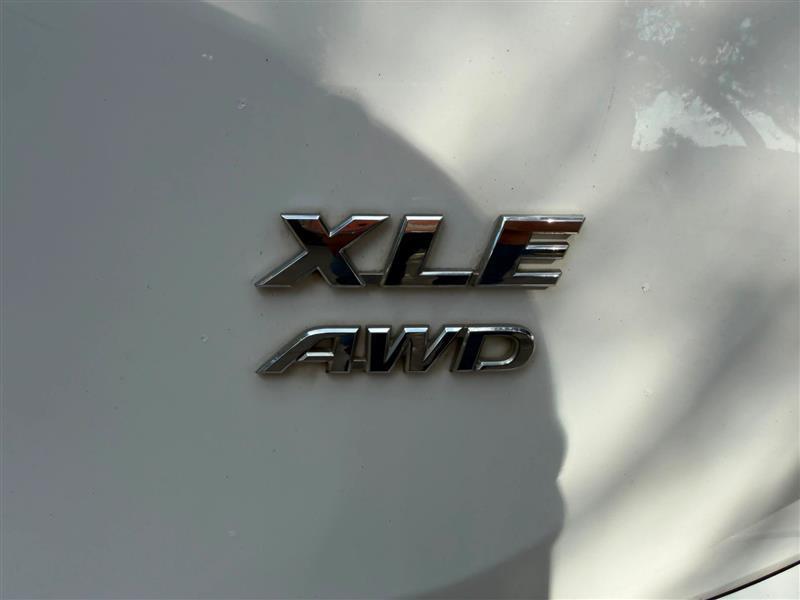 Toyota RAV4 XLE AWD 2018