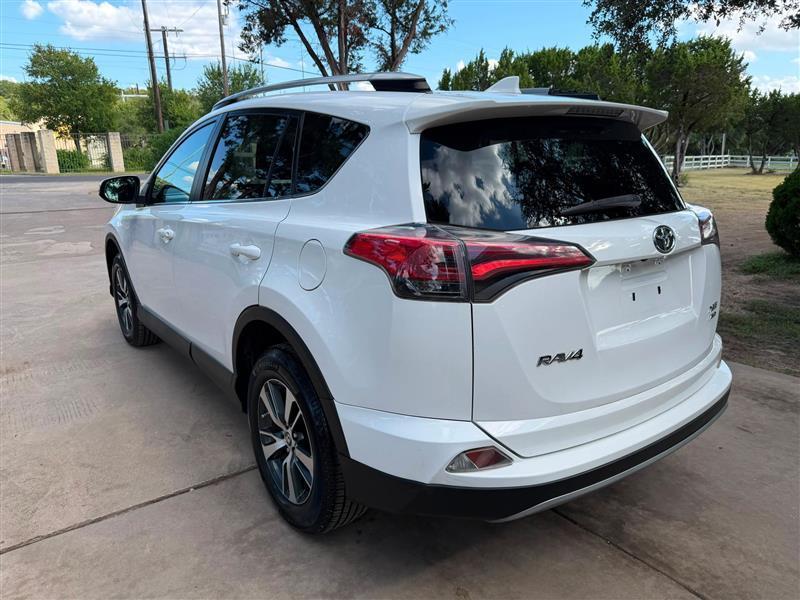 Toyota RAV4 XLE AWD 2018