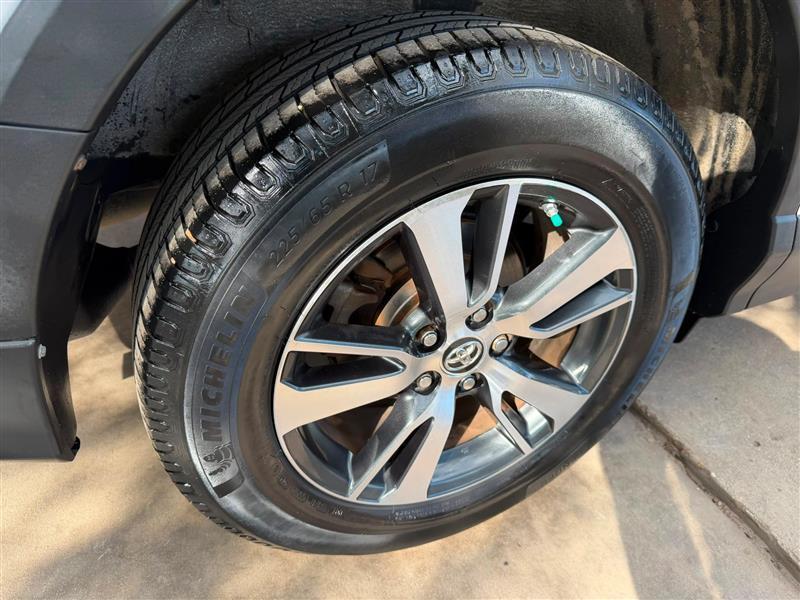 Toyota RAV4 XLE AWD 2018