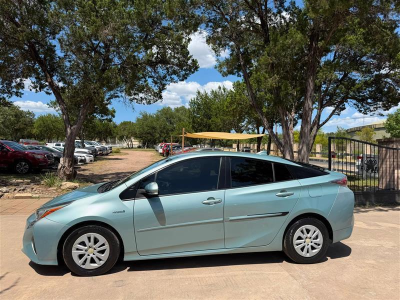 Toyota Prius Two 2016