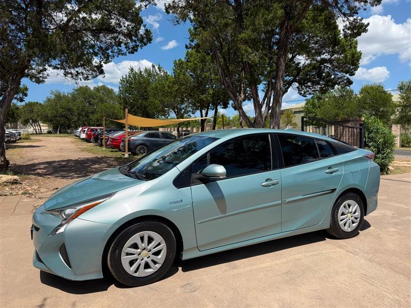 Toyota Prius Two 2016