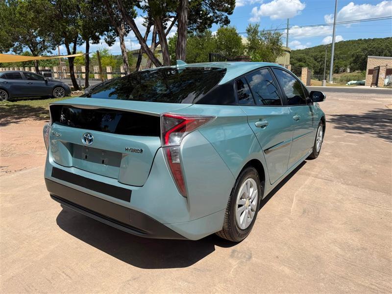 Toyota Prius Two 2016