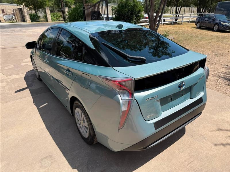 Toyota Prius Two 2016