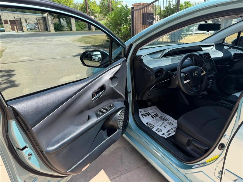 Toyota Prius Two 2016