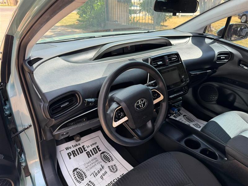 Toyota Prius Two 2016