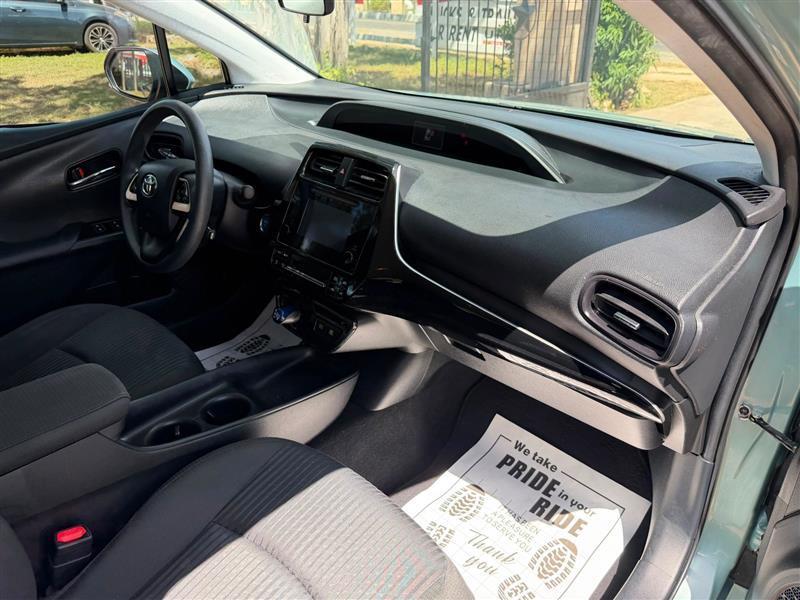 Toyota Prius Two 2016
