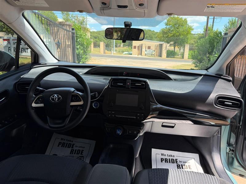 Toyota Prius Two 2016