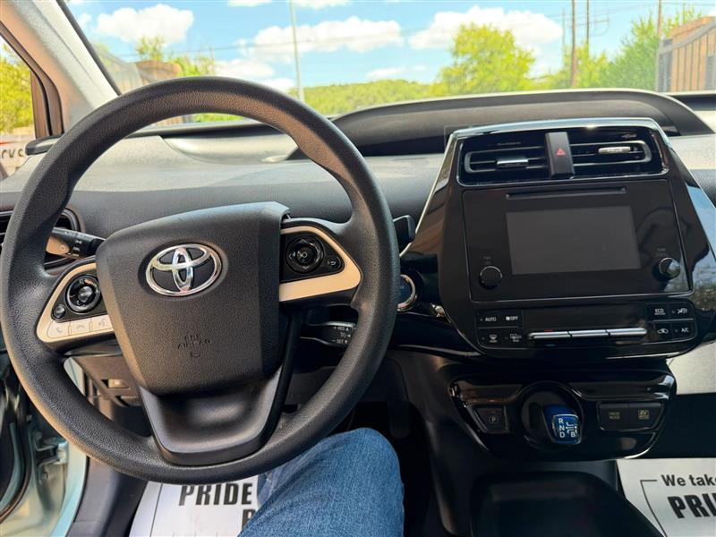 Toyota Prius Two 2016
