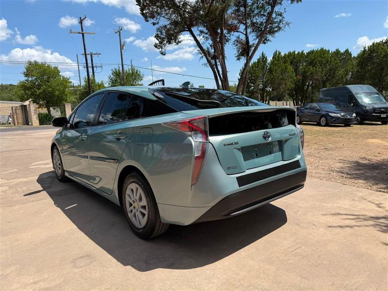 Toyota Prius Two 2016