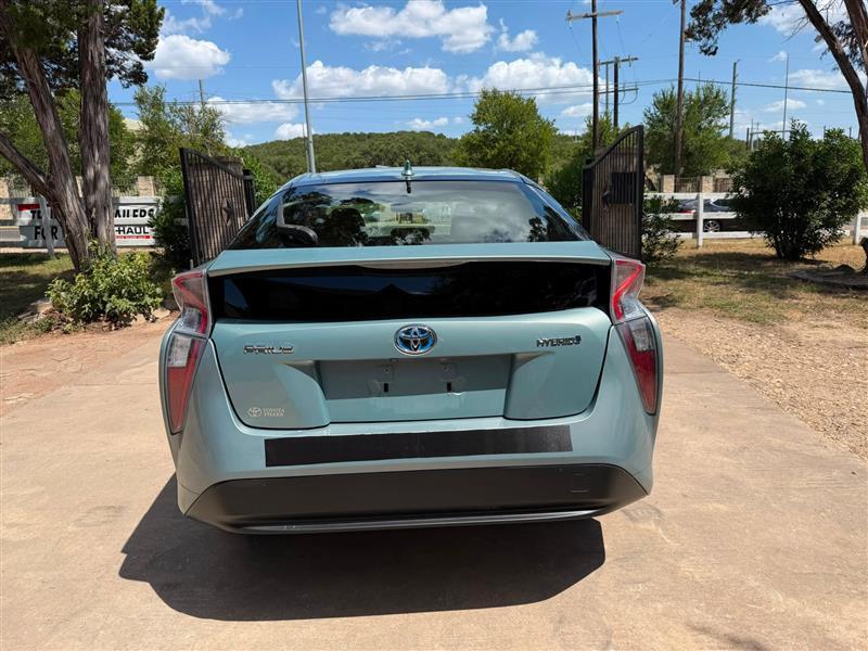 Toyota Prius Two 2016